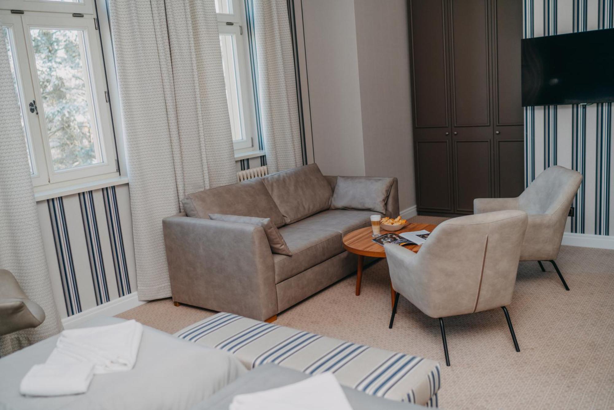 Platinum Adults Apartment ชกลาร์สกา ปอเรมบา ภายนอก รูปภาพ